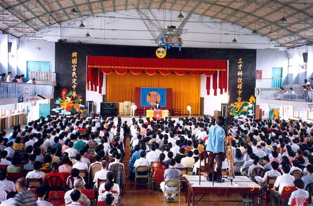Učiteljevo predavanje u osnovnoj školi u Taipeju 16. novembra 1997. g.  