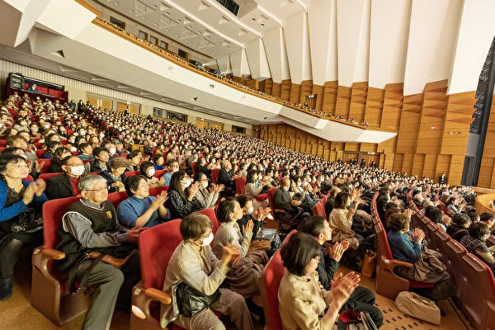 Poziv izvođačima Shen Yuna da izađu na bis u gradskoj dvorani Bunkyo u Tokiju 31. januara (The Epoch Times) 