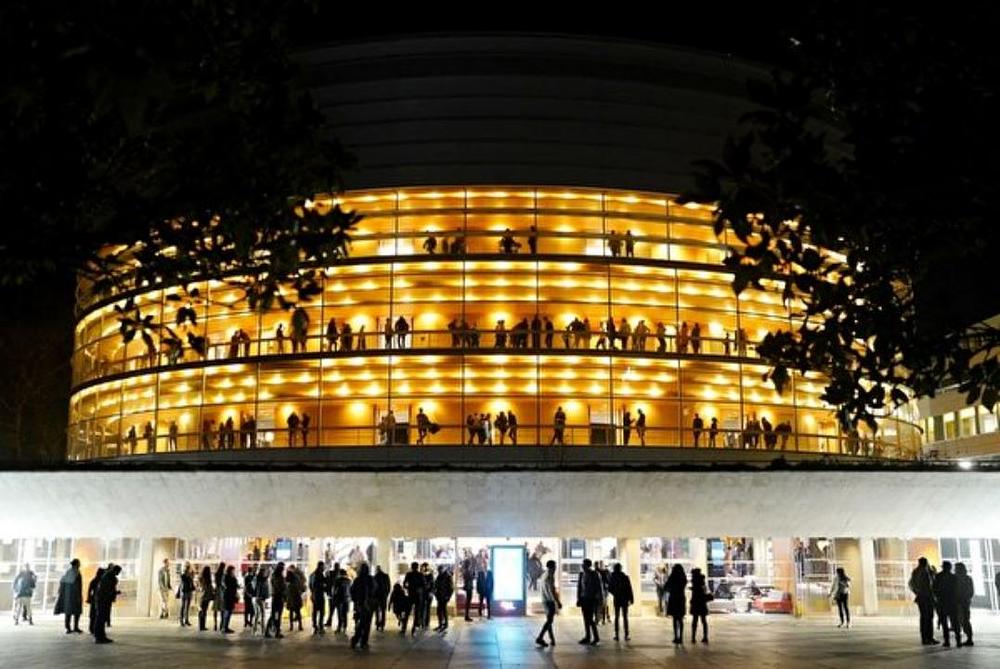 Cité des Congrès de Nantes u Nantu, Francuska. Shen Yun je izveo osam predstava u Nantu od 13. do 18. februara, privukavši preko 13.000 gledalaca. Ulaznice su bile rasprodate tri mjeseca unaprijed. (The Epoch Times)