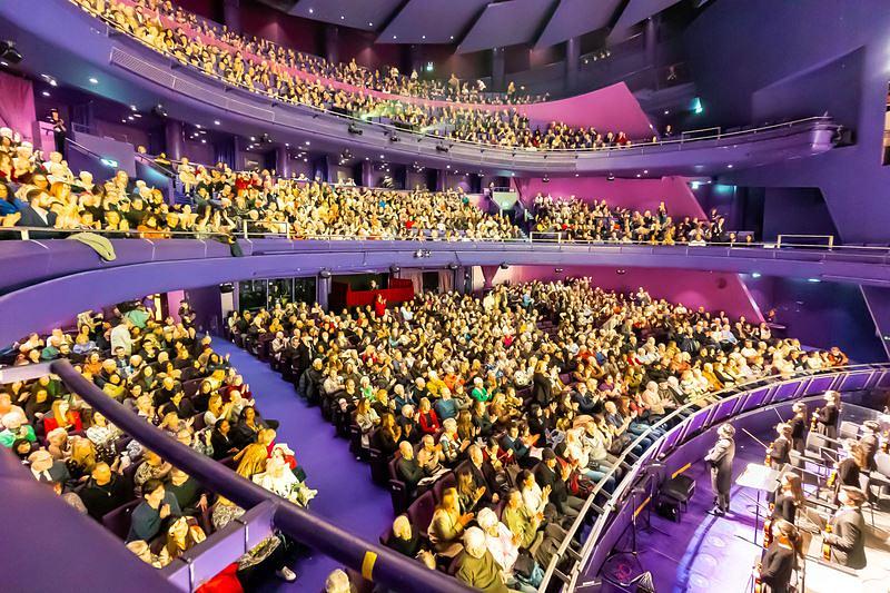 Pozorišna trupa Shen Yun New Era u prepunoj dvorani u Lowry Salfordu u Salfordu, Ujedinjeno Kraljevstvo, 25. februara (The Epoch Times)