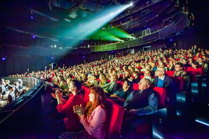Shen Yun World Company je 8. i 9. marta izvela tri predstave u Centru za susrete kultura - Opera Hall u Lublinu, Poljska. Ulaznice su bile rasprodate 22 dana prije nastupa. (The Epoch Times) 