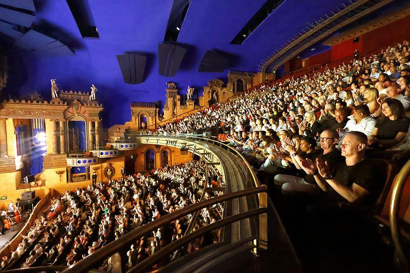  Shen Yun New York Company u Capitol pozorištu u Sydneyju, Australija, 9. marta uveče. Pozorišna trupa je izvela četiri nastupa u Sidneyju od 8. do 10. marta, sve u punim dvoranama. (The Epoch Times)