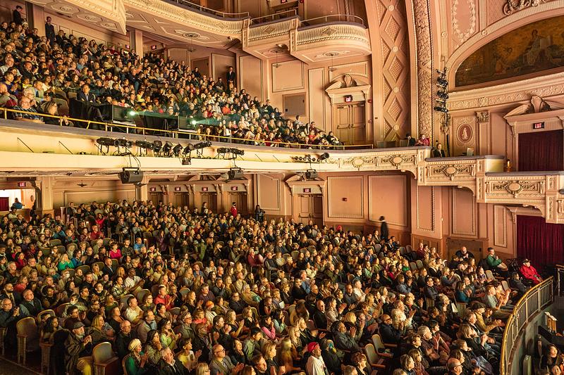 Shen Yun International Company u Miler teatru u Philadelphiji, Pensilvanija, 15. marta. Pozorišna trupa je izvela deset predstava u Philadelphiji od 9. do 17. marta, sve pred prepunim dvoranama. (The Epoch Times)