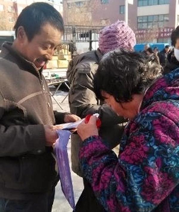 Unatoč opakom progonu, ljudi iz okruga Qingyuan su imali hrabrosti potpisati peticiju podupirući tužbe protiv Jiang Zemina.