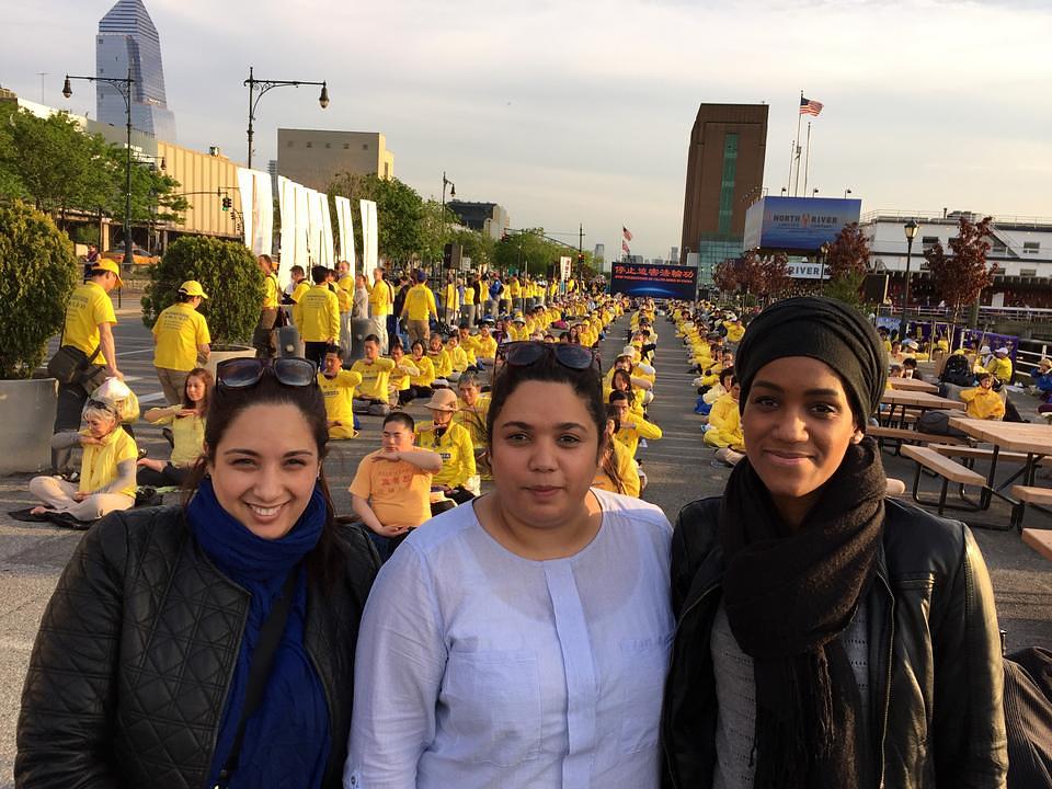 Tri medicinske stručnjakinje iz Francuske: Mechri Uofa, Mraid Ncjet, i Akear Celine su sve izrazile podršku Falun Dafa praktikantima.