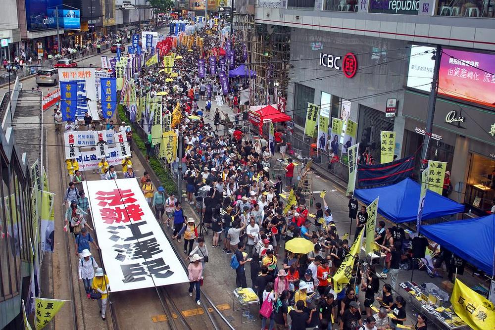 Marš u Hong Kongu 1. jula 2016. godine je pozvao na privođenje pred lice pravde Jiang Zemina. Na velikom transparentu na pročelju piše: „Privedite Jiang Zemina pred lice pravde.“