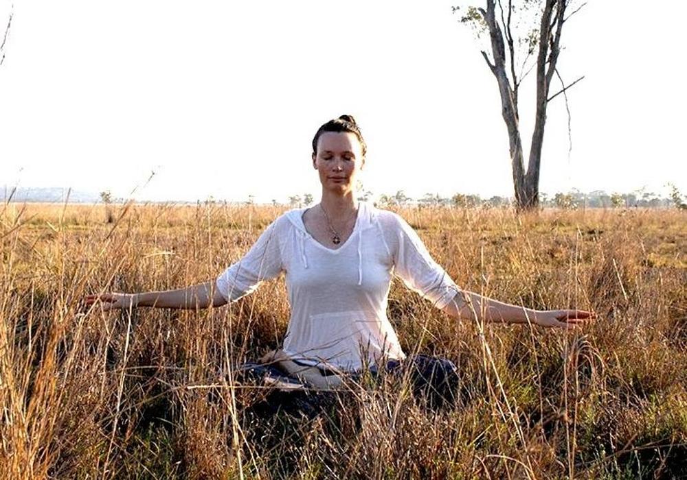 Laura vježba sjedeću meditaciju