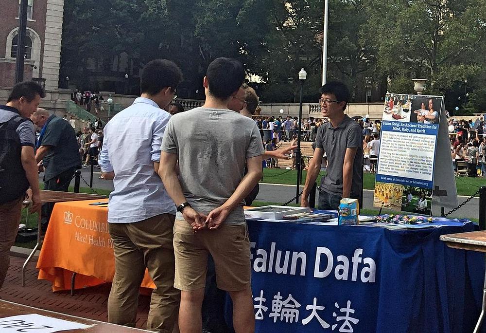 Kineski su studenti bili zaprepašteni kada su saznali istinitu priču o progonu Falun Gonga.