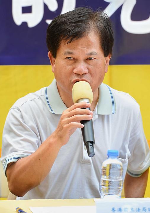 Fung Chi-wood, bivši član Zakonodavnog vijeća i pastor Anglikanske crkve, je hvalio duh Falun Gonga sadržan u načelima Istinitost-Dobrodušnost-Tolerancija, suočen sa brutalnim progonom. On je uvjeren da progon neće uspjeti, a da će ubice stići zaslužena kazna. 