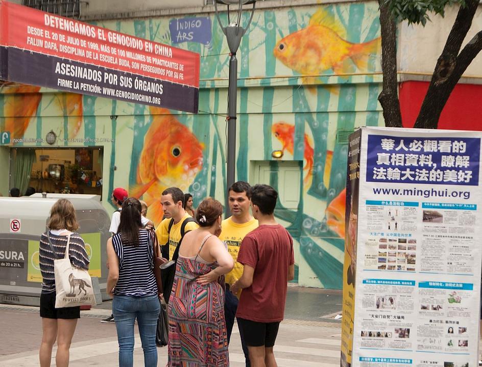 Aktivnosti u Kineskoj četvrti Buenos Airesa za podizanje nivoa javne svijesti o progonu u Kini.