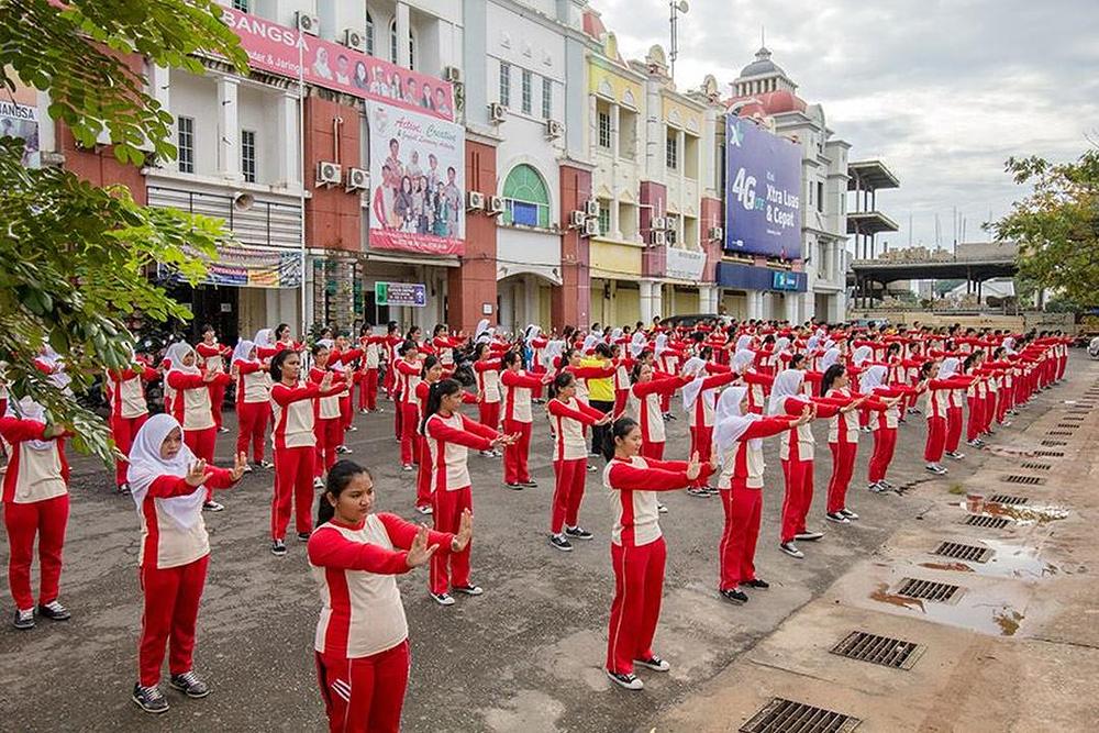 Časovi Falun Gong vježbi u školi Kolesa Tiara Bangsa