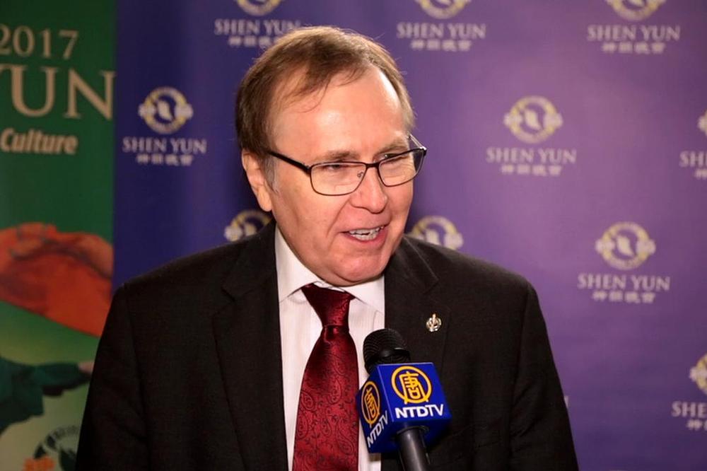 Stephen Woodworth, bivši član Kanadskog parlamenta na predstavi Shen Yuna u Kitcheneru 29. decembra 2016. godine.