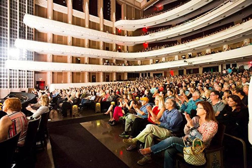 Od 10. do 12. marta 2017. godine, međunarodni ansambl Shen Yun je izveo četiri predstave u Las Vegasu u Nevadi.  