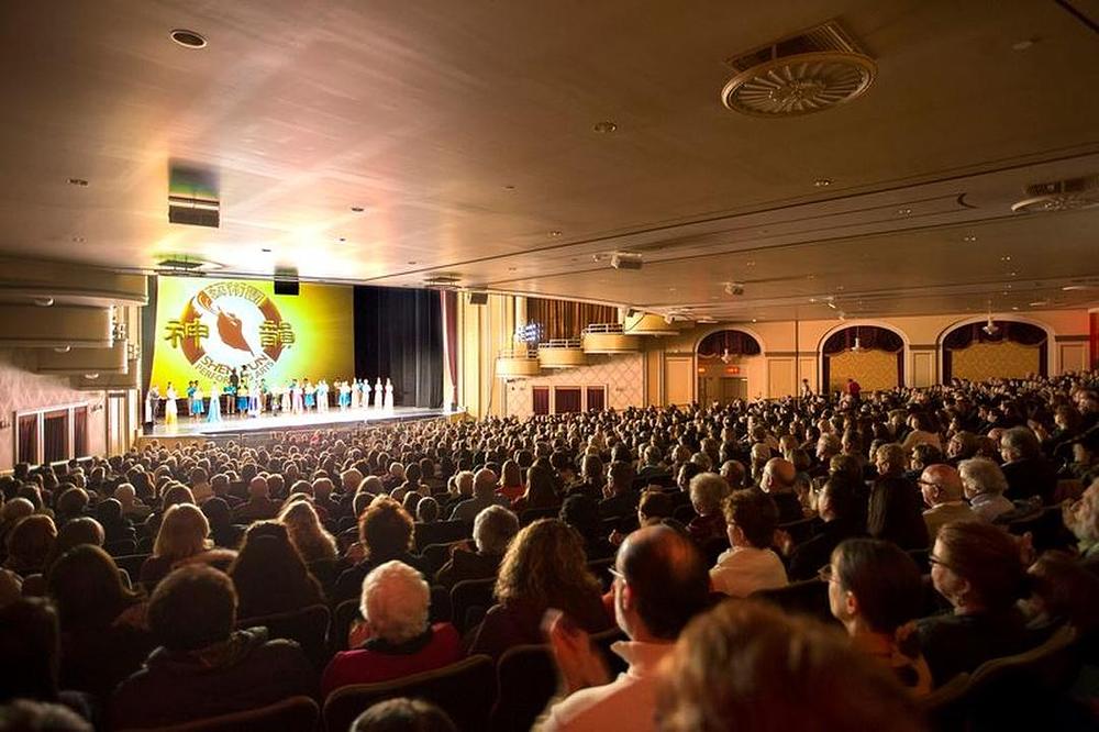 Sjevernoamerički ansambl Shen Yun je izveo dvije predstave u pozorištu Hanover u Worcesteru u Massachusettsu 11. i 12. marta 2017. godine.