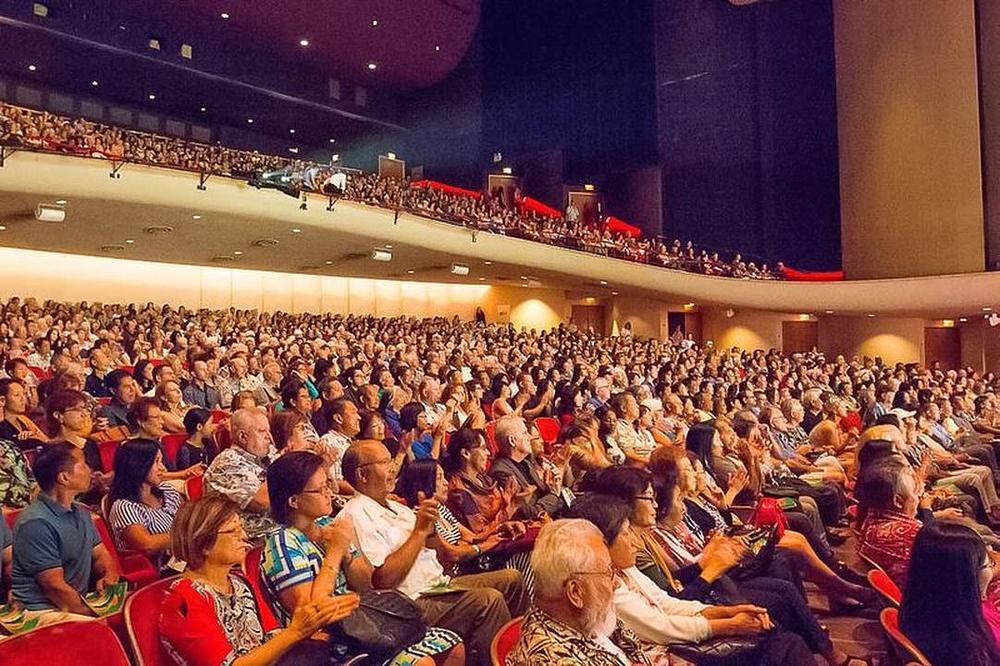 Predstave Shen Yuna kompanije iz New Yorka 7. maja 2017. godine u Blaisdell koncertnoj dvorani u Honoluluu na Hawaiima. Zbog velikih zahtjeva, pozorište je pustilo u prodaju i karte za stajanje za večernje predstave 6. maja i matineju 7. maja 2017. godine.