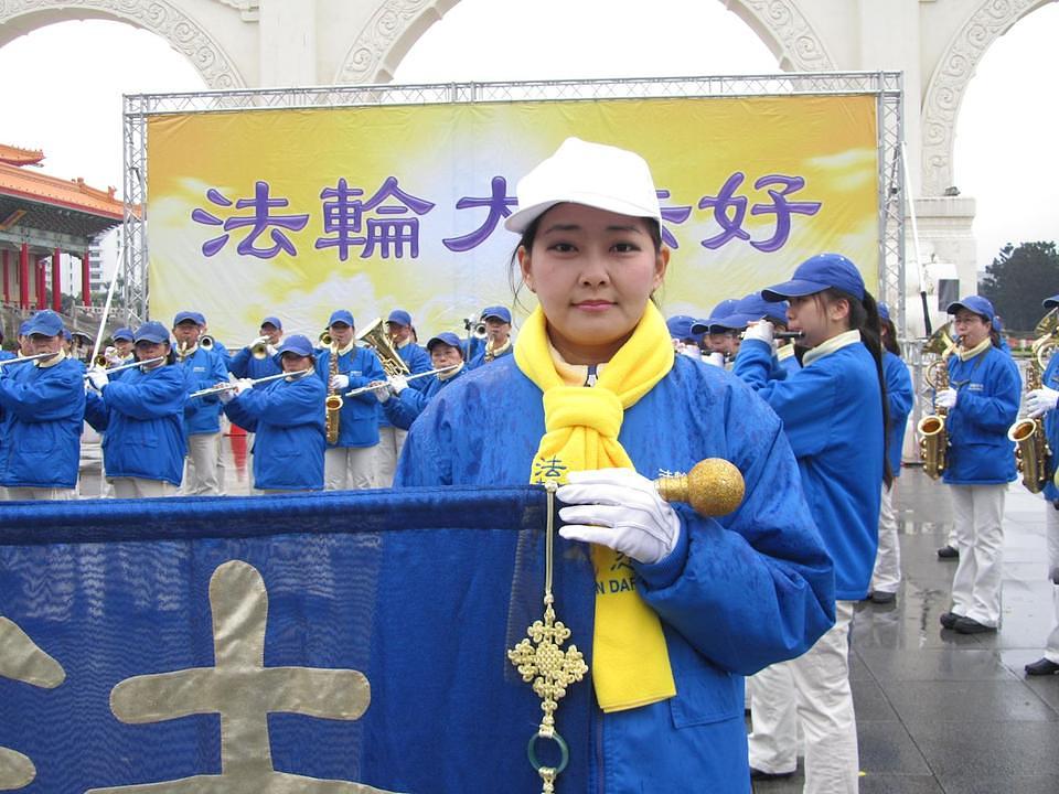 Yang Huijuan, diplomirana studentica  istorije, je za Falun Dafa čula od svoje majke 