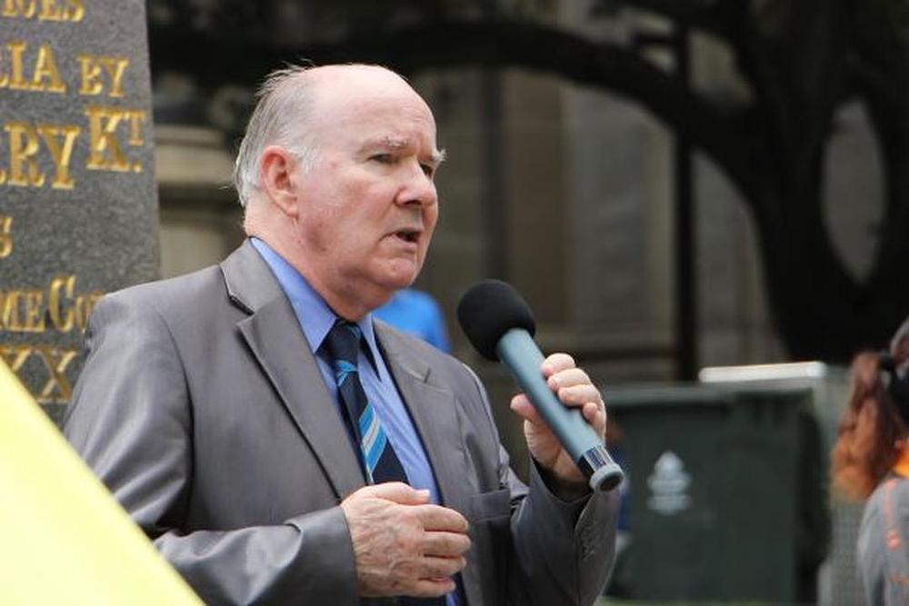 Peter Westmore, bivši predsjedavajući Nacionalnog građanskog vijeća, odaje počast hrabrim ljudima koji se dižu i napuštaju KPK. 