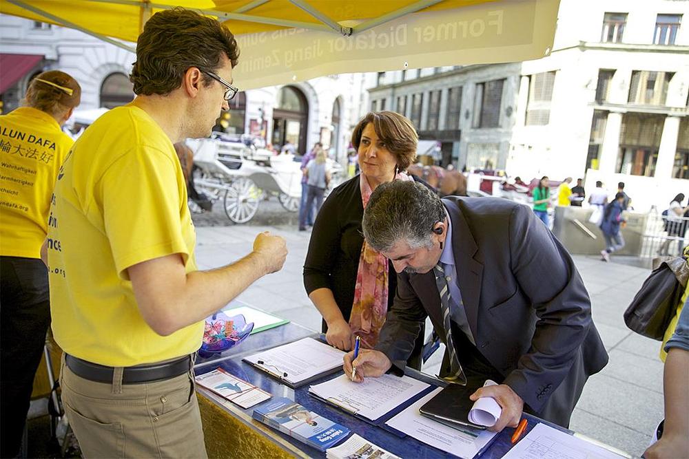 Potpisivanje peticije za podršku tužbama protiv Jiang Zemina.