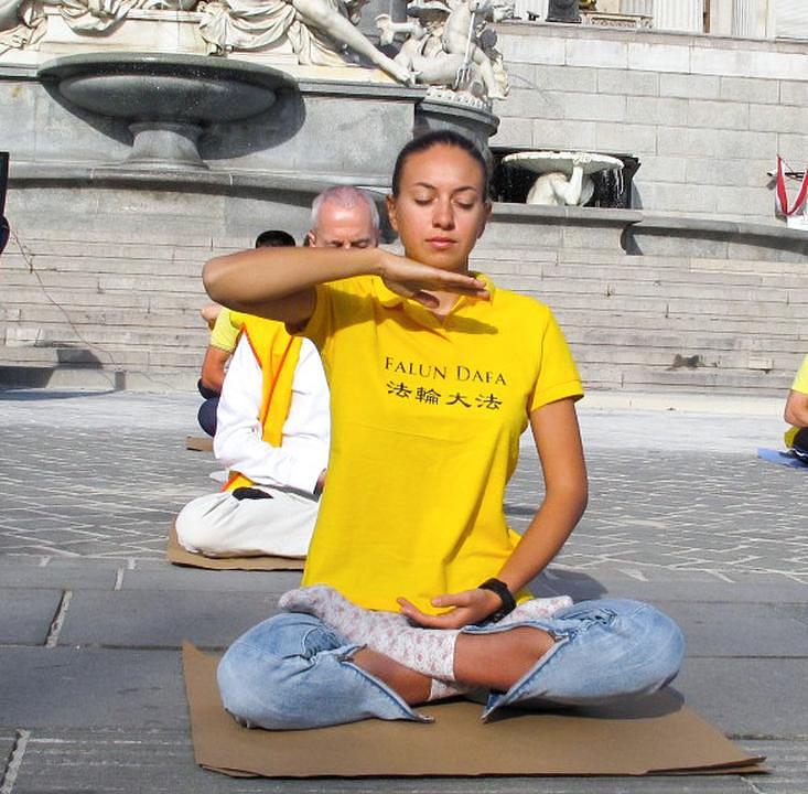 Boiana iz Bugarske je rekla da postoji snažna energija kada se vježba u grupi.