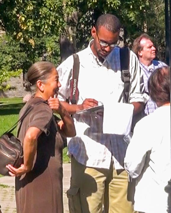 Potpisivanje peticije podrške nenasilnim metodama Falun Gonga