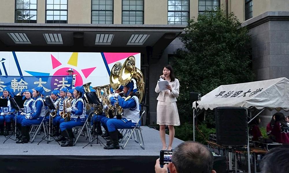 Upoznavanje javnosti sa Falun Gongom prije nastupa.