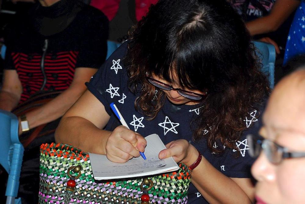 Studenti prave bilješke na radionici.