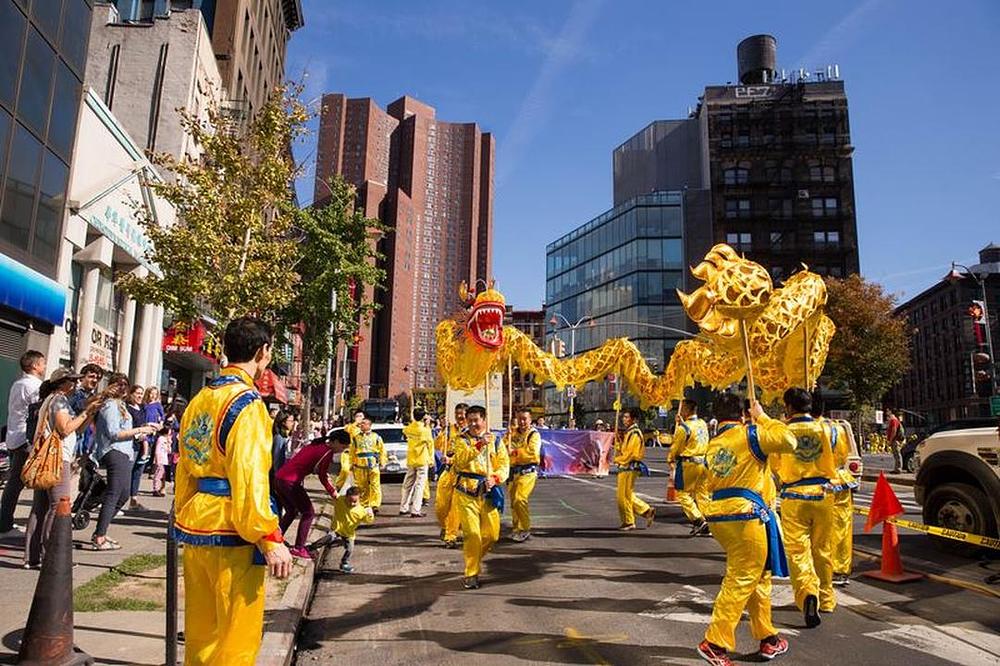 Grupa koja je izvodila zmajev ples je bila veliki hit među djecom.