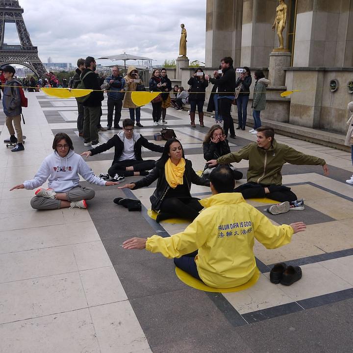 Studenti uče vježbe