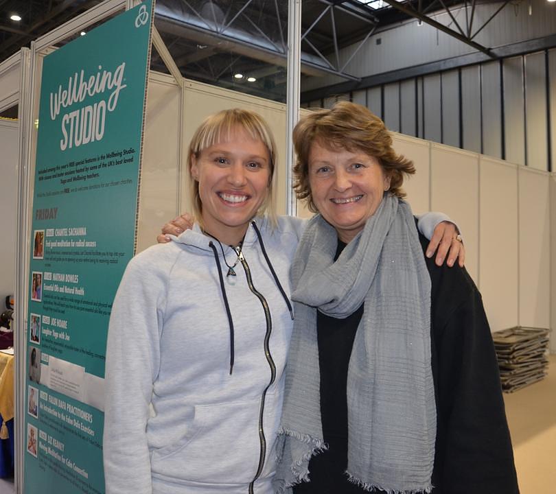 Hether (desno) je kazala da je njen um postao puno usredsređeniji dok je radila Falun Gong vježbe.