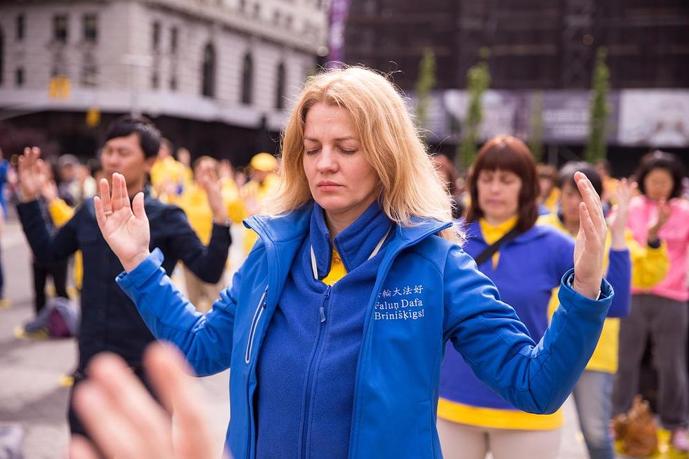 Zajedničko izvođenje vježbi na Union Squareu u četvrtak ujutro.