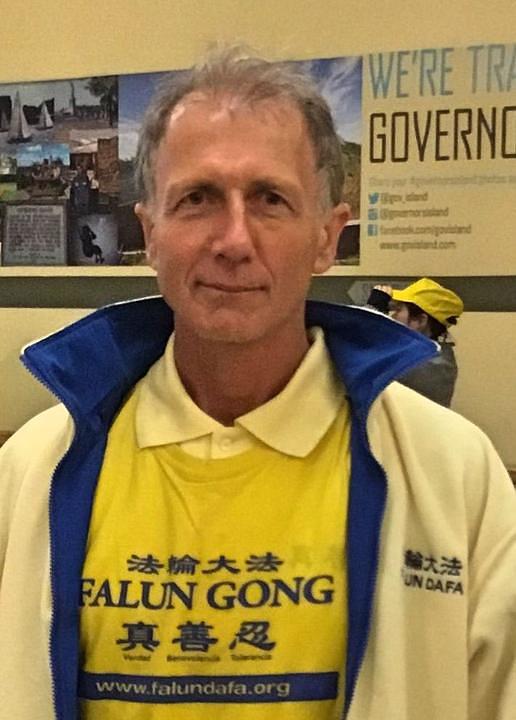 Norman iz Italije je kazao da mu je drago što Falun Dafa može pomoći ljudima da unaprijede sami sebe i da se vrate onom istinskom samom sebi.