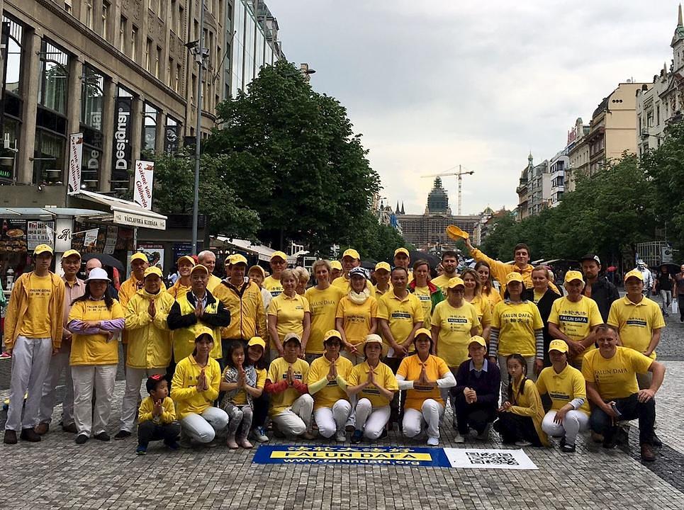 Praktikanti žele sretan rođendan Učitelju Liju.