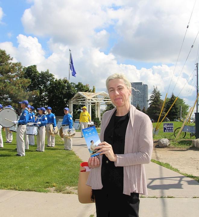 Monika je kazala da su joj se dopale melodije i poruke koje je prenosila  muzika koju je izvodio Tian Guo Marching Band.