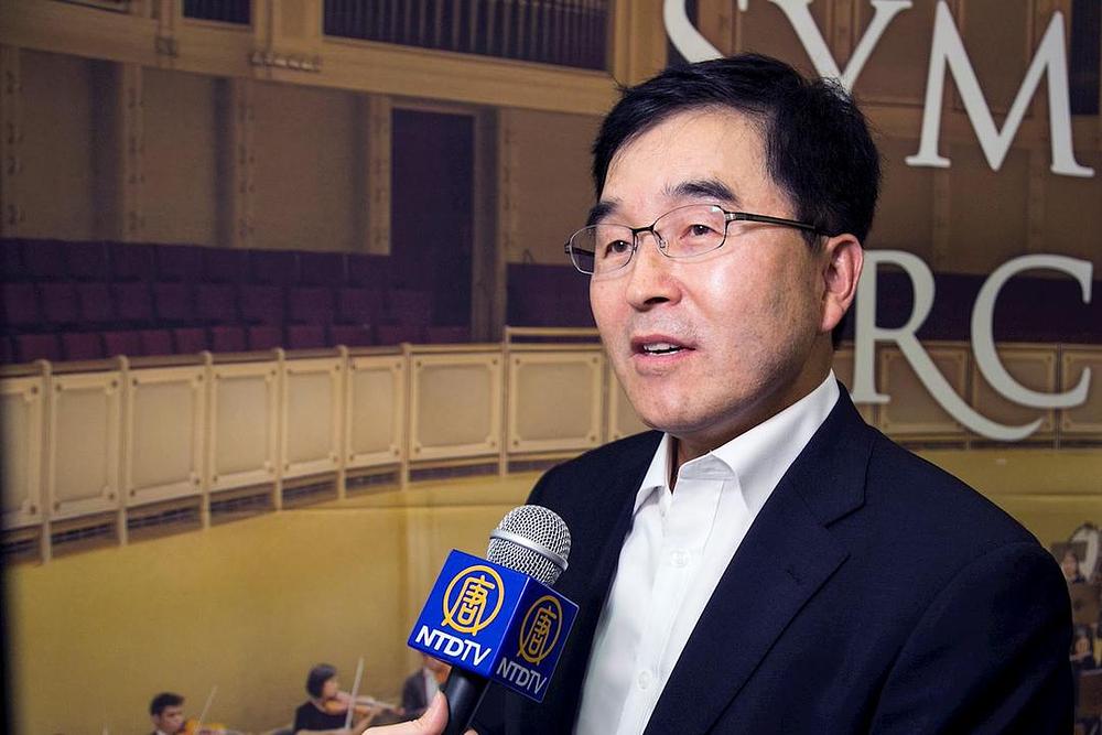 Kim Byeong-hyeon, zamjenik direktora jedne kompanije je za koncert kazao da: „Nadahnjuje ljude za novi nivo muzike" 