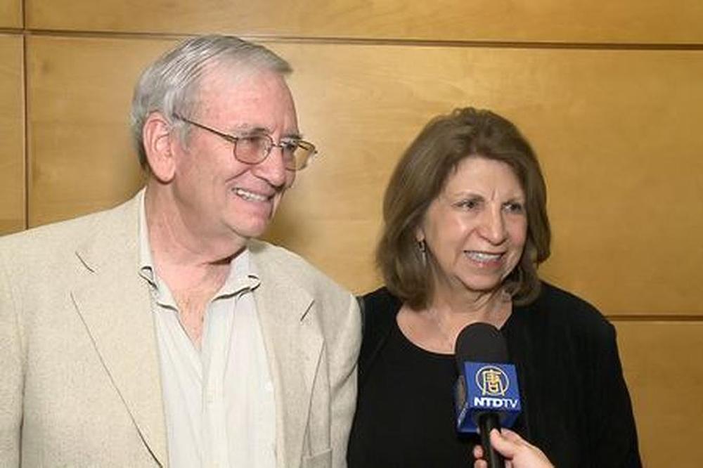 Charlene Rivera, penzionisani profesor i bivši izvršni direktor Džordž Vašington Centra za ravnopravnost i izvrsnost u obrazovanju sa Charles Stansfield, penzionisanom istraživačicom i poslovnom ženom, u Muzičkom centru u Strathmore u North Bethesda, Maryland 10. oktobra 2018. godine.