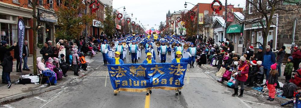 Tian Guo Marching Band i pokretni splav u Miltonu u nedelju
