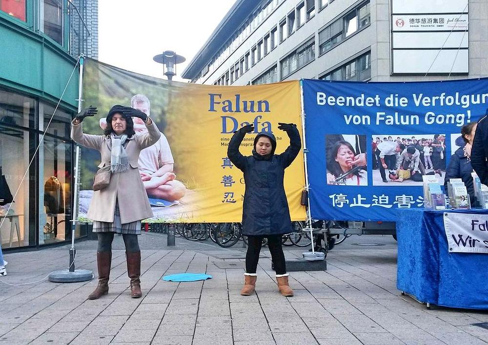 Falun Dafa info dan u njemačkom gradu Hamburgu