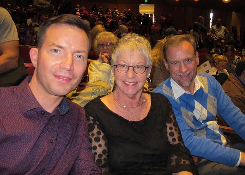 Kevin Vliet (desno), potpredsjednik korporacije Target, sa svojom porodicom u Centru za scenske umjetnosti u San Joseu, Californija, 23. decembra 2018.
 