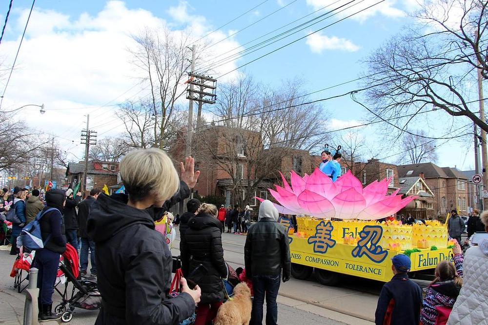 Pokretni splav je impresionirao veliki broj gledalaca 