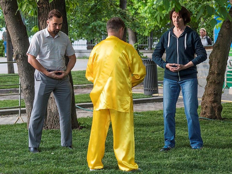 Praktikanti pokazuju vježbe 