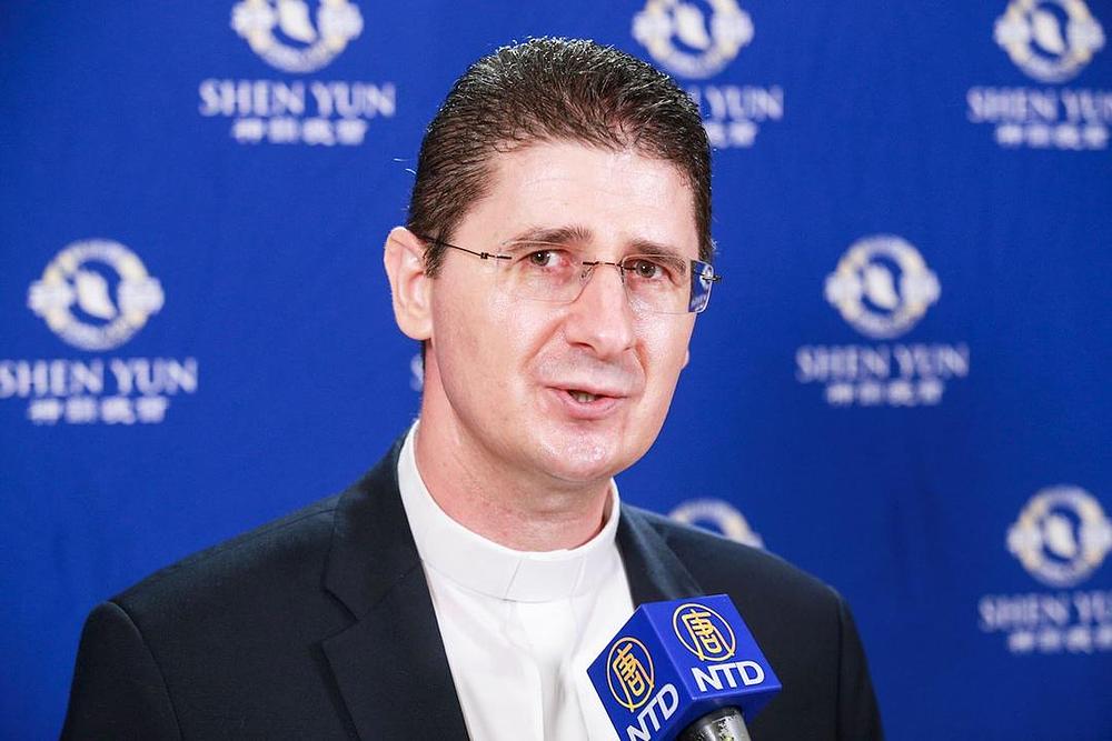 Monsinjor Slađan Ćosić, Otpremnik poslova apostolske nuncijature, na koncertu Simfonijskog orkestra Shen Yun u Tajpeju 13. septembra 2018. 
