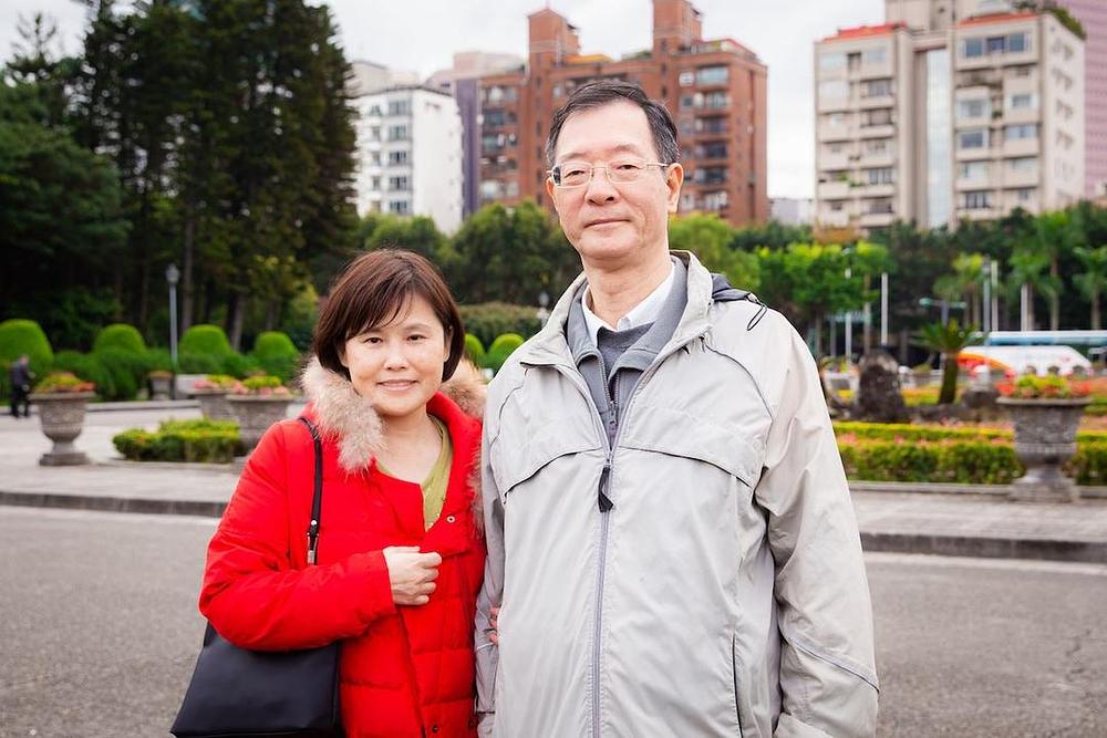 Dong Guoqiang i njegova supruga Lin Chun kažu da je Falun Dafa dragocjen i da su imali mnogo koristili od prakticiranja, i fizički i duhovno.