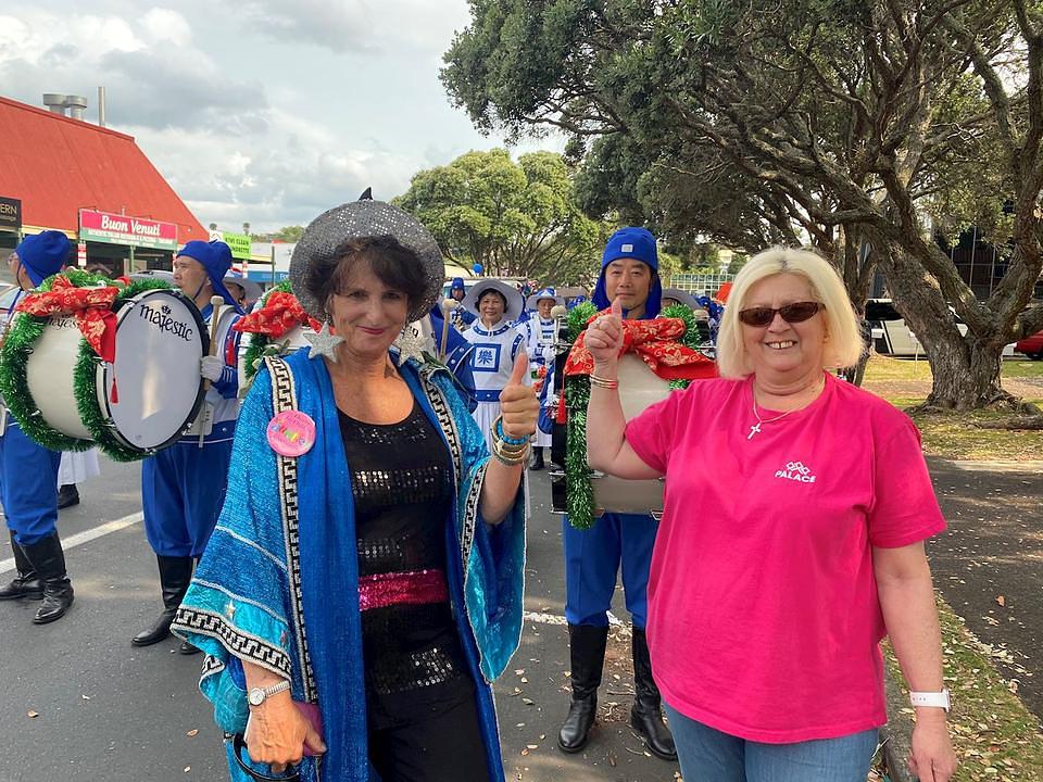 Lokalne stanovnice Lynn Usmani (lijevo) i Anne Donovan (desno) su kazale kako se nadaju da će se progon u Kini okončati.
 
