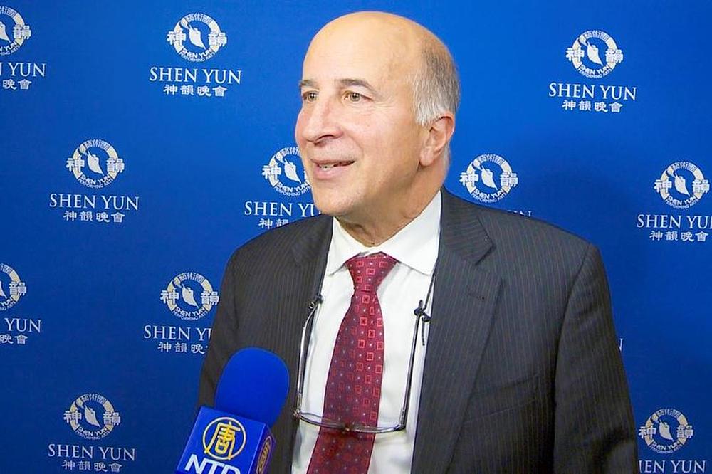 Gradski vijećnik Mark Squilla na predstavi Shen Yuna u Philadelphiji 15. veljače 2019. godine.