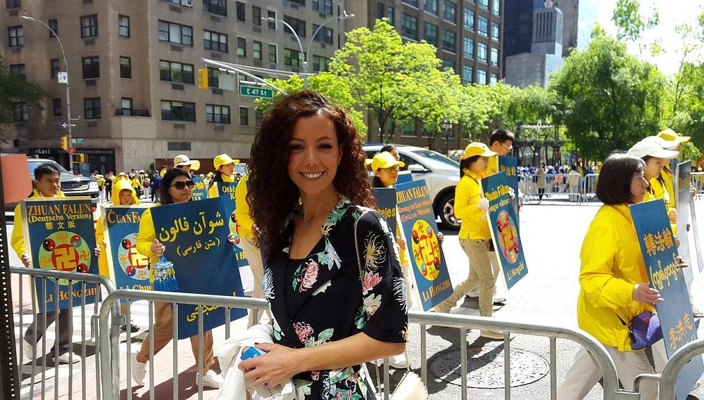 Azija Kastit, stjuardesa