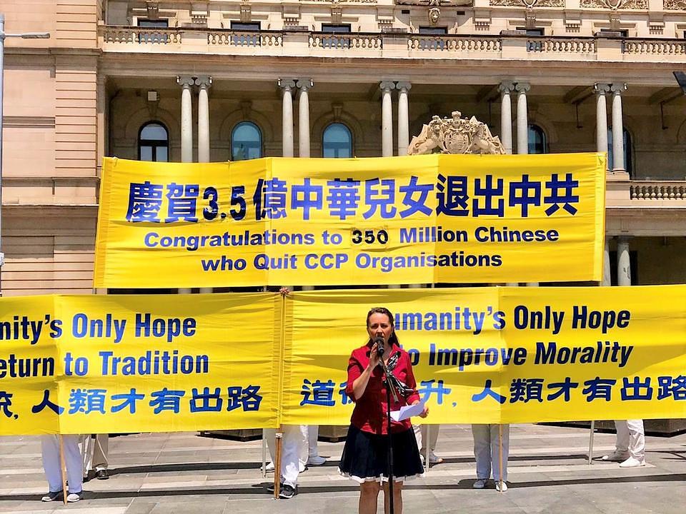 Na skupu je govorila i Sophie York, pravnica, univerzitetski predavač i pisac