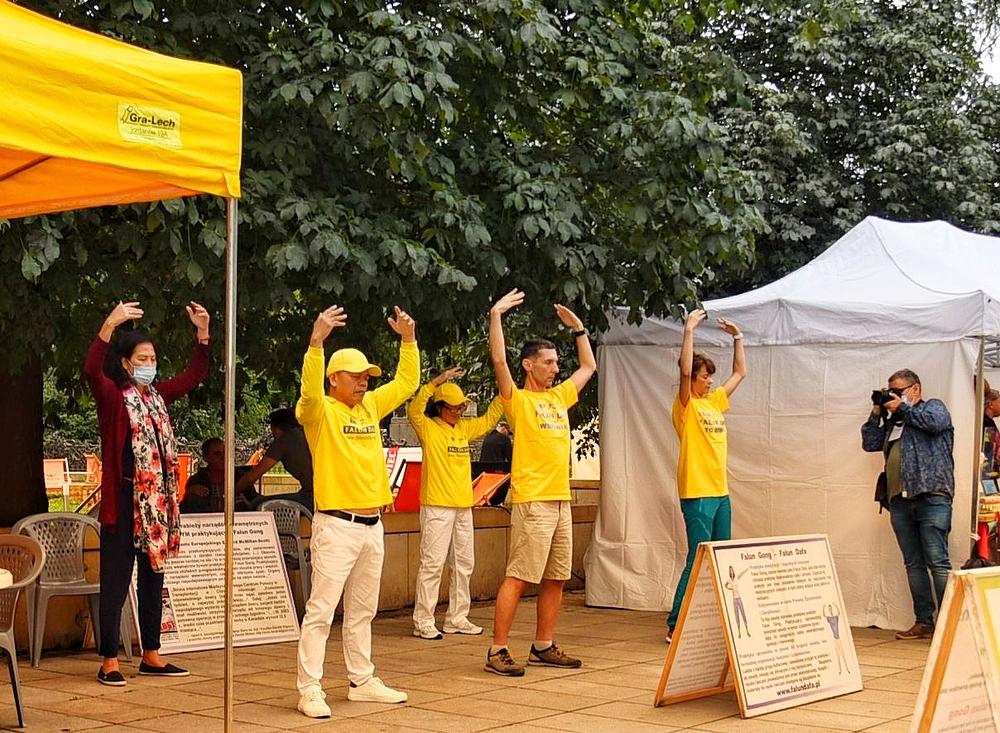 Demonstracija izvođenja Falun Gong vježbi