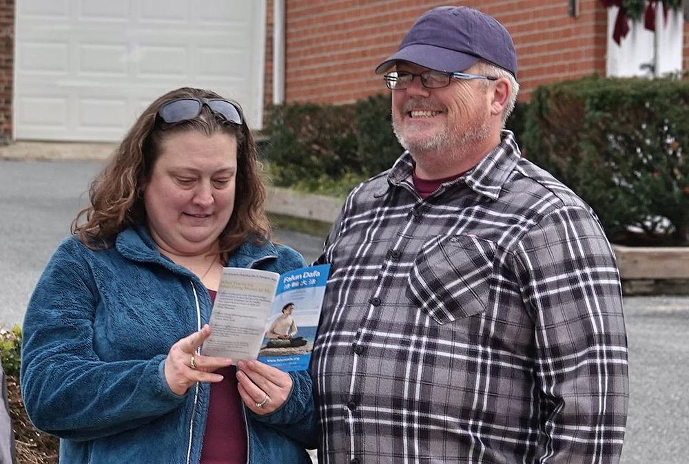 Mnogi gledaoci su izjavili da su bili oduševljeni što su mogli vidjeli praktikante. Odmah su počeli čitati informacije sa letaka.