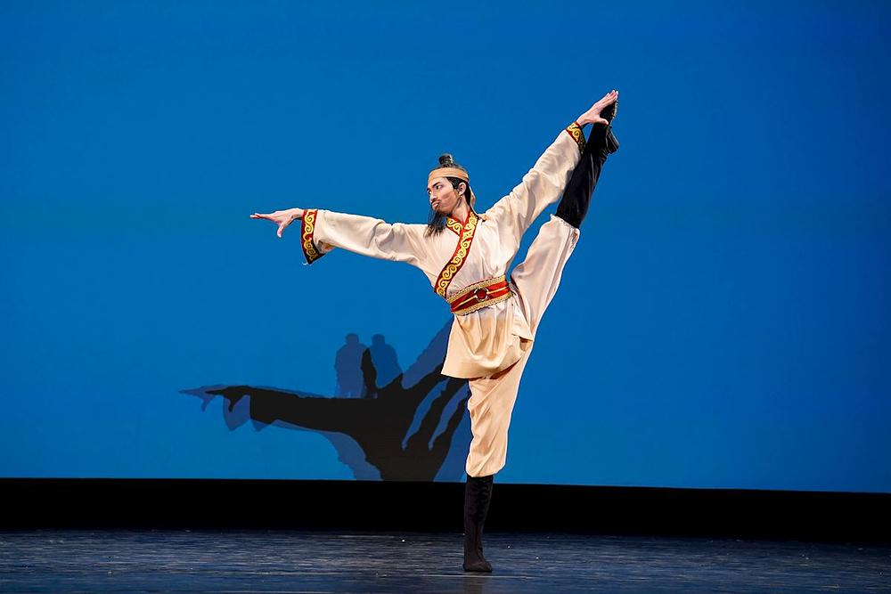 Johnny Tsai, dobitnik zlatne nagrade u kategoriji za mlađe muškarce, izvodi "Mač kralja Gou Jian"
 