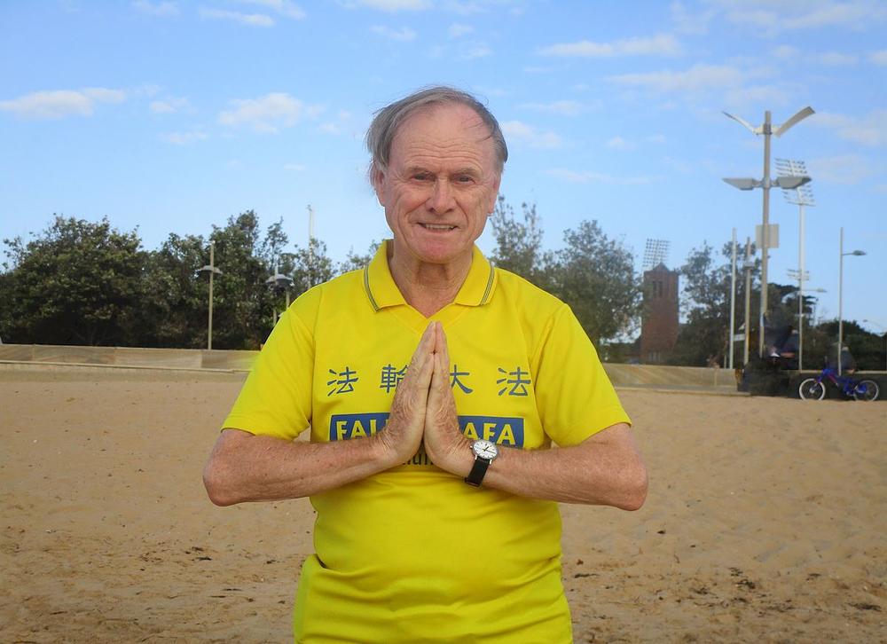  Geri Kerns želi učitelju Liju srećnu kinesku Novu godinu.